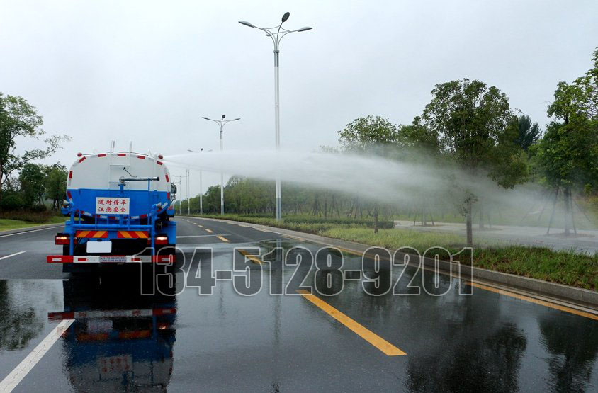解放9噸灑水車高位花灑圖片
