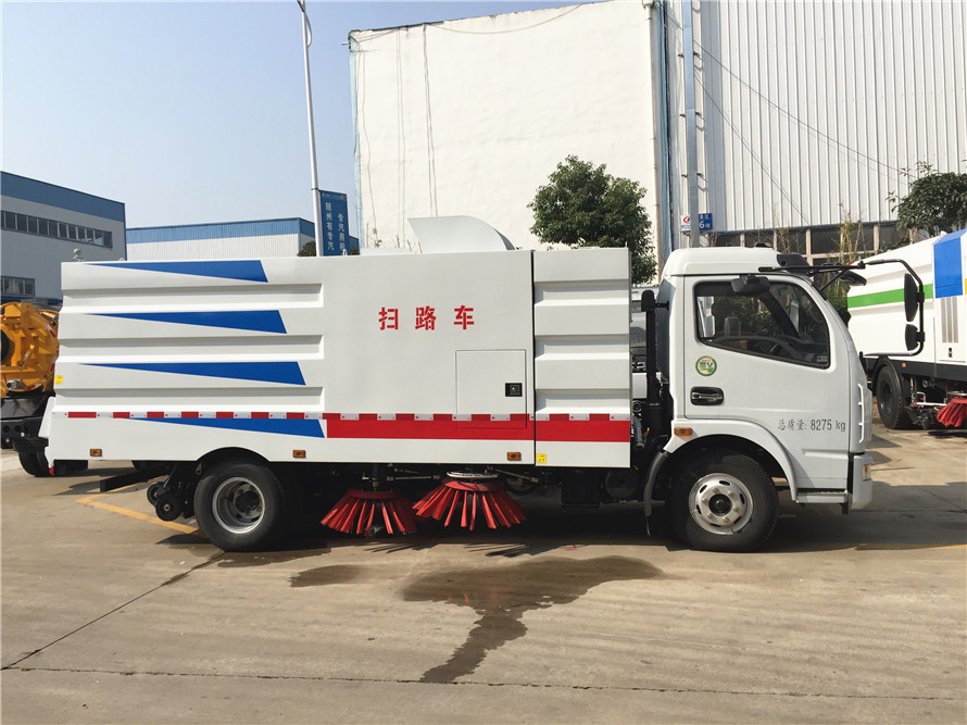 東風大多利卡8立方 掃路車