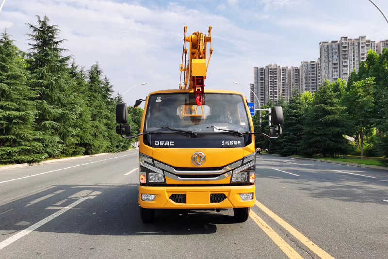 東風多利卡13.5米折臂式高空作業車